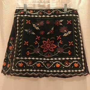 Forever 21 embroidered skirt 🌹
